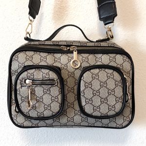 Crossbody women bag with black cards case